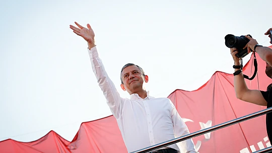 Özgür Özel: '75 Bin Kişi Hâlâ Konteynerde Yaşıyor'