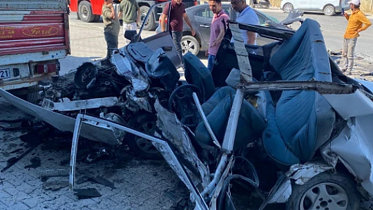 Yeşilyurt'ta Feci Trafik Kazası: Araç İkiye Bölündü, 2 Yaralı