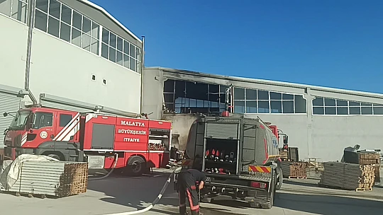 Malatya'da Mobilya Atölyesinde Yangın Paniği