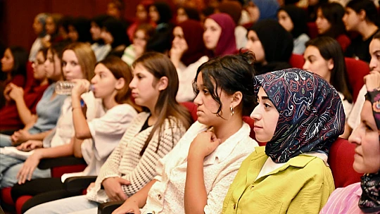 Gaziler Haftası'na Özel Söyleşi Duygusal Anlara Sahne Oldu