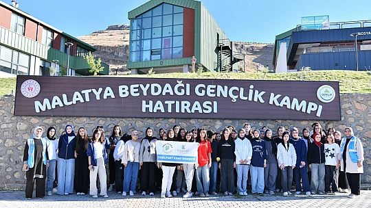 Yeşilyurt Kent Konseyi'nden Genç Kızlara Beydağı'nda Kamp Keyfi
