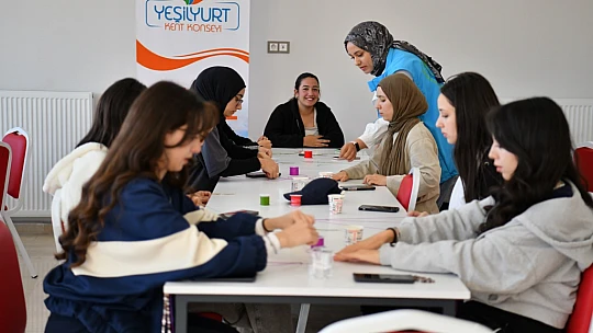 Yeşilyurt Kent Konseyi'nden Genç Kızlara Beydağı'nda Kamp Keyfi