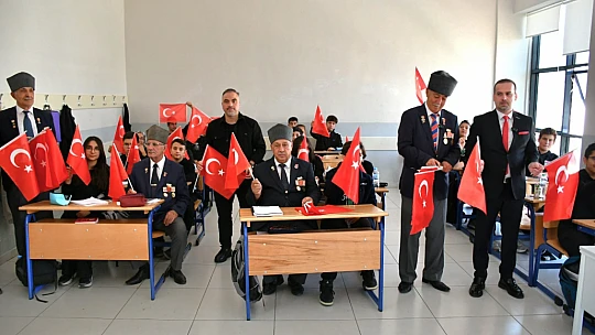 Karademir: 'Cumhuriyetimizin 102'nci Yılında Her Yer Kırmızı Beyaz Olsun'