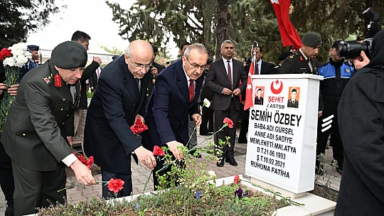 Şehitler İçin Tören Düzenlendi, Dualar Edildi