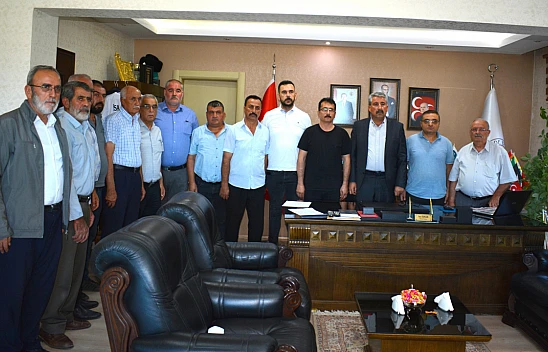 50 Kişilik Grup Belediye Binasını Bastı...