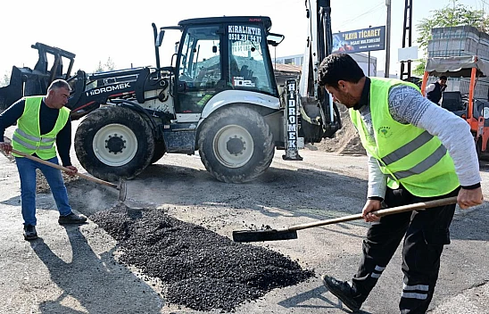 Bu yıl 300 km sathi kaplama ve 70 bin sıcak asfalt yaptık...