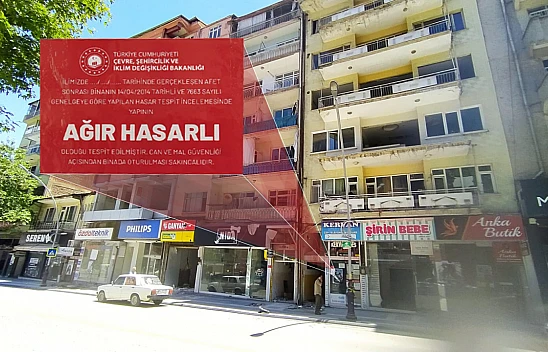 Emeksiz (Milli Egemenlik) Caddesi Yıkılmayı Bekliyor