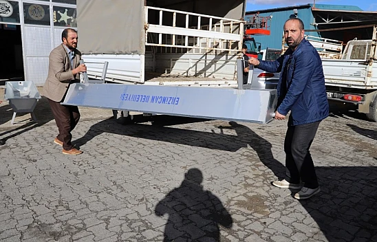 Erzincan Belediyesi Üreticilere Hayvan Sulağı dağıttı