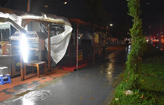 Mevsimin ilk yağışı konteynerlere yağdı!