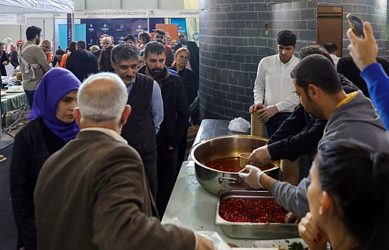 Mezopotamya Yöresel Lezzetler Fuarı Devam Ediyor...
