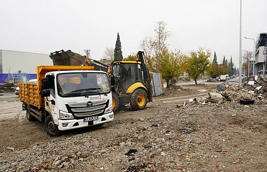 Odun Ambarları ve Küçük Sanayi Sitesi Hafriyat Atıklarından Temizleniyor