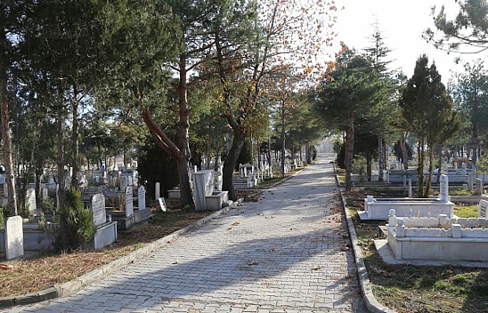 Terzibaba Mezarlığı ve diğer mezarlıklarımızda çalışmalarımız devam ediyor