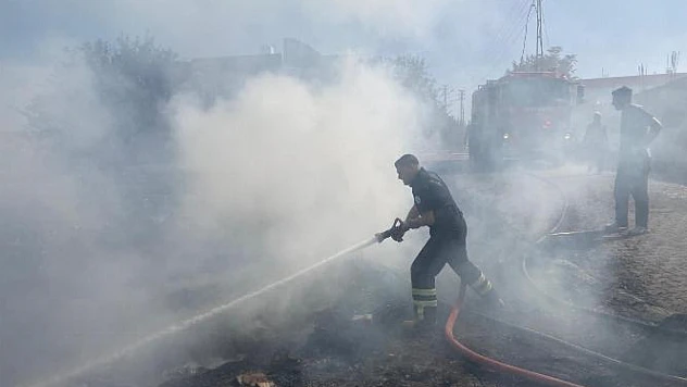 Adıyaman'da Tarım Arazisi Yangını: 25 Araçla Müdahale Edildi