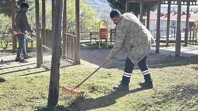Arapgir'de Kütüphane Bahçesine Baharın Renkleri Taşındı