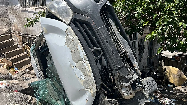 Battalgazi'de Trafik Kazası: Sürücü Yaralandı.