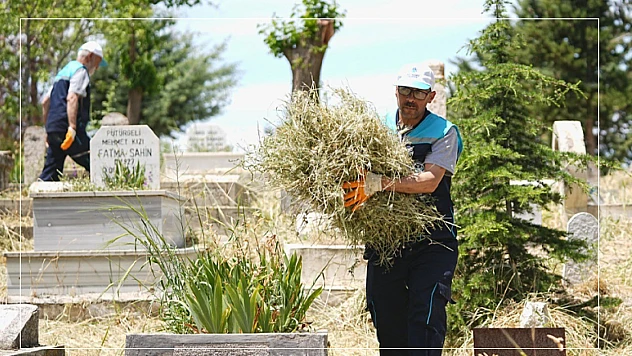 Camiler ve Mezarlıklar Bayrama Hazır: Hijyen ve Düzen Ön Planda