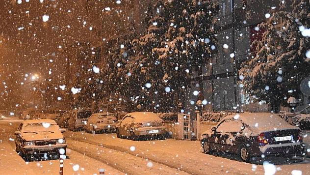 Evsizler, pansiyon ve otellere yerleştirildi.
