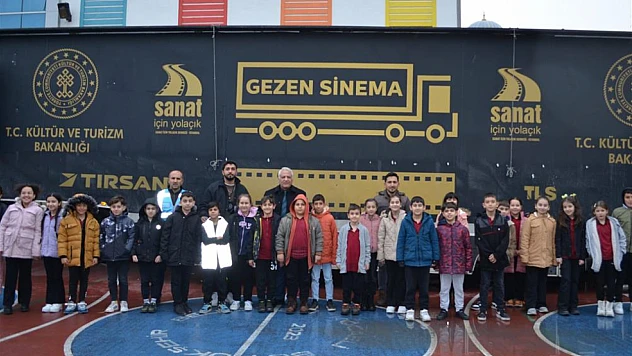 GEZEN SİNEMA YÜZLERCE DURAĞIN ORTAK HEYECANI OLDU
