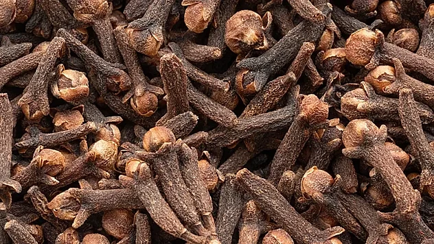 Karanfilin Faydaları: Doğanın Güçlü Şifası Sofralarda