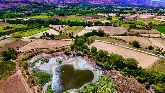 Malatya'nın Kalpli Gölü Görenleri Büyülüyor!