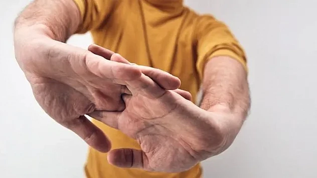 Parmak Çıtlatmak Alışkanlık mı, Tehlike mi?
