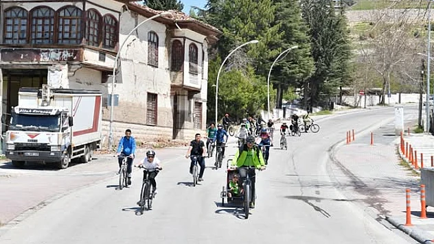 Yeşilyurt Belediyesi'nden Baharın Gelişine Pedallı Kutlama