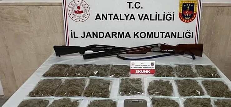 Korkuteli'nde Uyuşturucu Operasyonu: 16,8 Kilo Skunk Ele Geçirildi