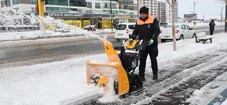 Sivas'ta Son 20 Yılın En Yoğun Karına Karşı Belediye 7/24 Sahada