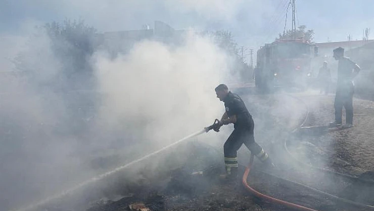 Adıyaman'da Tarım Arazisi Yangını: 25 Araçla Müdahale Edildi