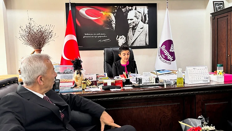 Ahmet Zeyneloğlu Ortaokulu Öğrencilerinden 23 Nisan'da Anlamlı Ziyaret