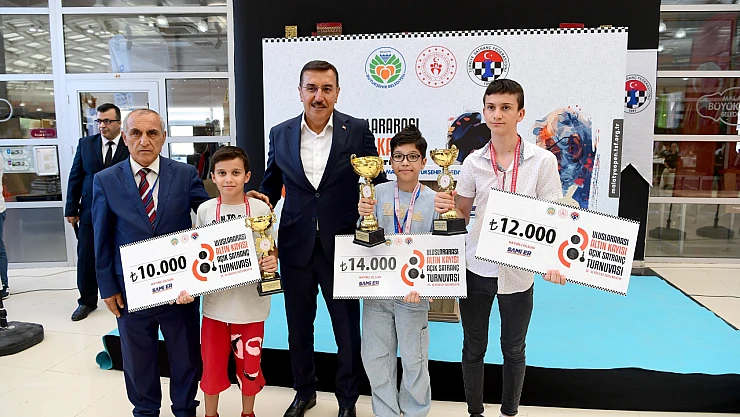 Altın Kayısı Satranç Turnuvası'nda 80 Sporcuya Ödül