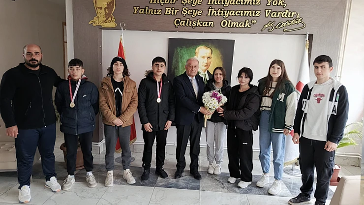 Altın Madalyalı Gençler Hekimhan Belediye Başkanı'nın Konuğu Oldu