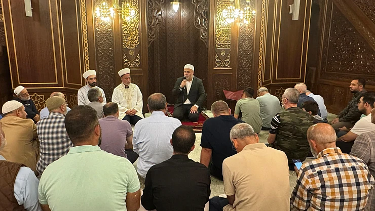 Mevlid-i Nebi Haftası'nda Sabah Namazında Aileler Buluştu