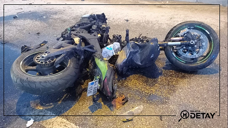 Motosiklet pikaba çarptı iki yaralı...