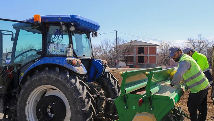 Erzincan Belediyesi'nden Tarıma Büyük Destek: Yem Bitkisi Ekimi Başladı!