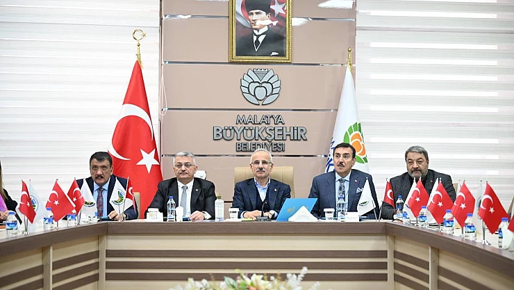 Ulaştırma ve Altyapı Bakanı Abdulkadir Uraloğlu Şehit Evi'nde