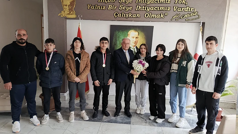 Altın Madalyalı Gençler Hekimhan Belediye Başkanı'nın Konuğu Oldu