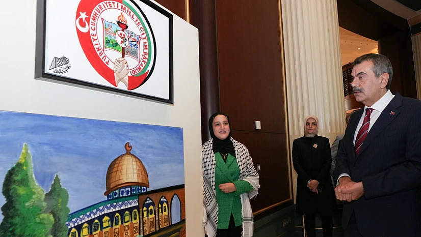 Bakan Tekin, Filistinli Öğrencilerin Sergisini Ziyaret Etti