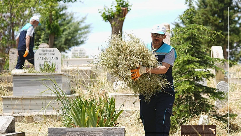 Camiler ve Mezarlıklar Bayrama Hazır: Hijyen ve Düzen Ön Planda