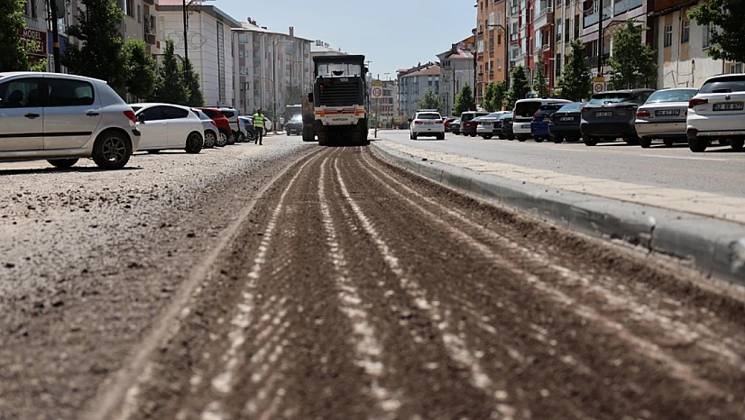Sivas'ta Hayri Sığırcı Caddesi'nde Asfalt Çalışmaları Devam Ediyor