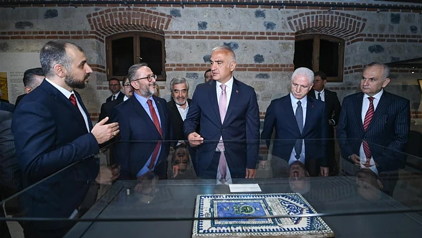 YAZMA ESERLERLE HAC GÜZERGÂHINA YOLCULUK